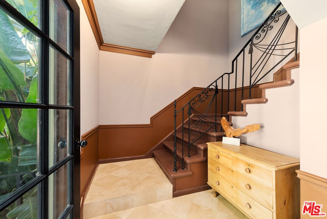 5962 San Vicente Blvd Unit: 2