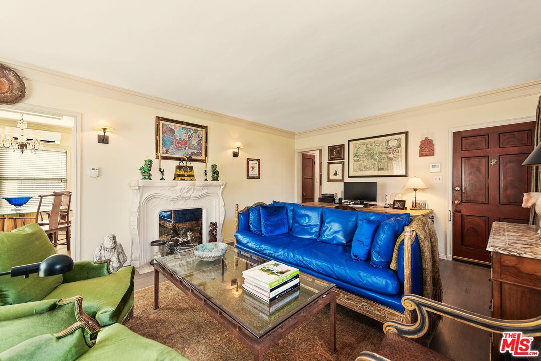 5962 San Vicente Blvd Unit: 2