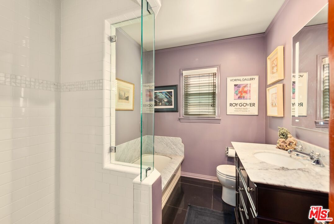 5962 San Vicente Blvd Unit: 2