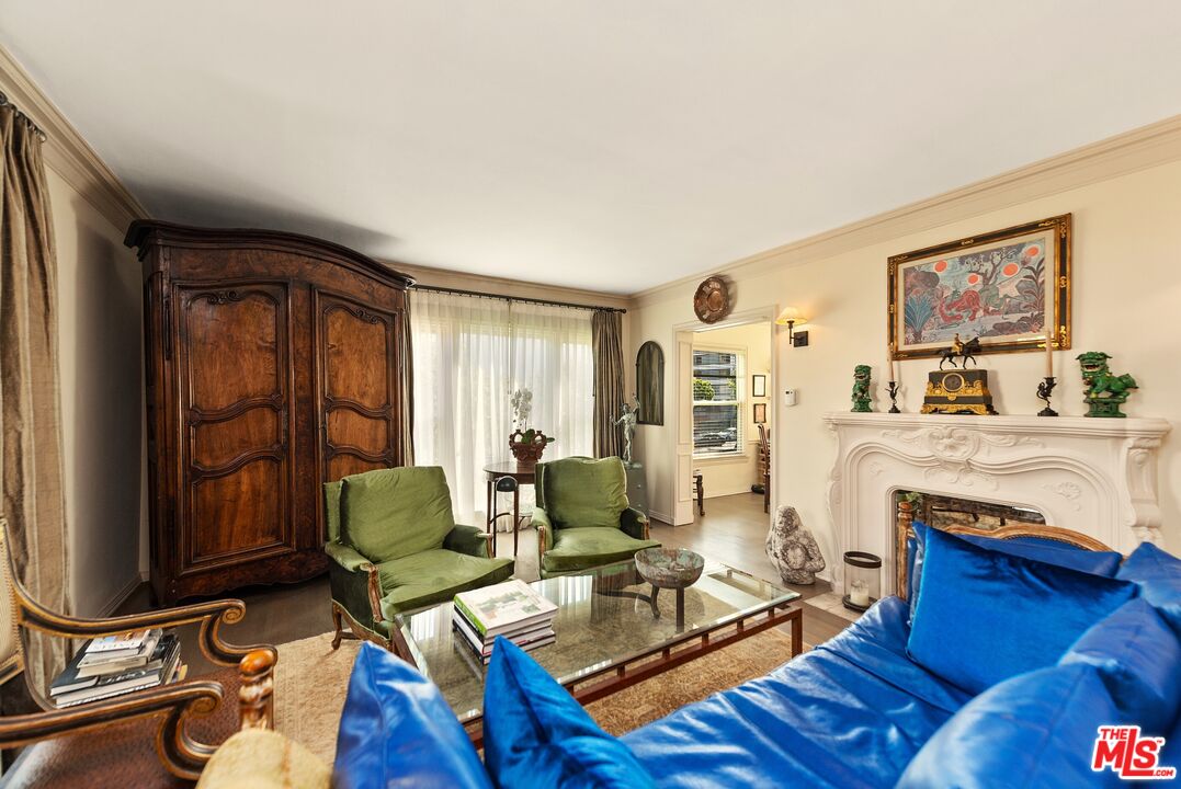 5962 San Vicente Blvd Unit: 2