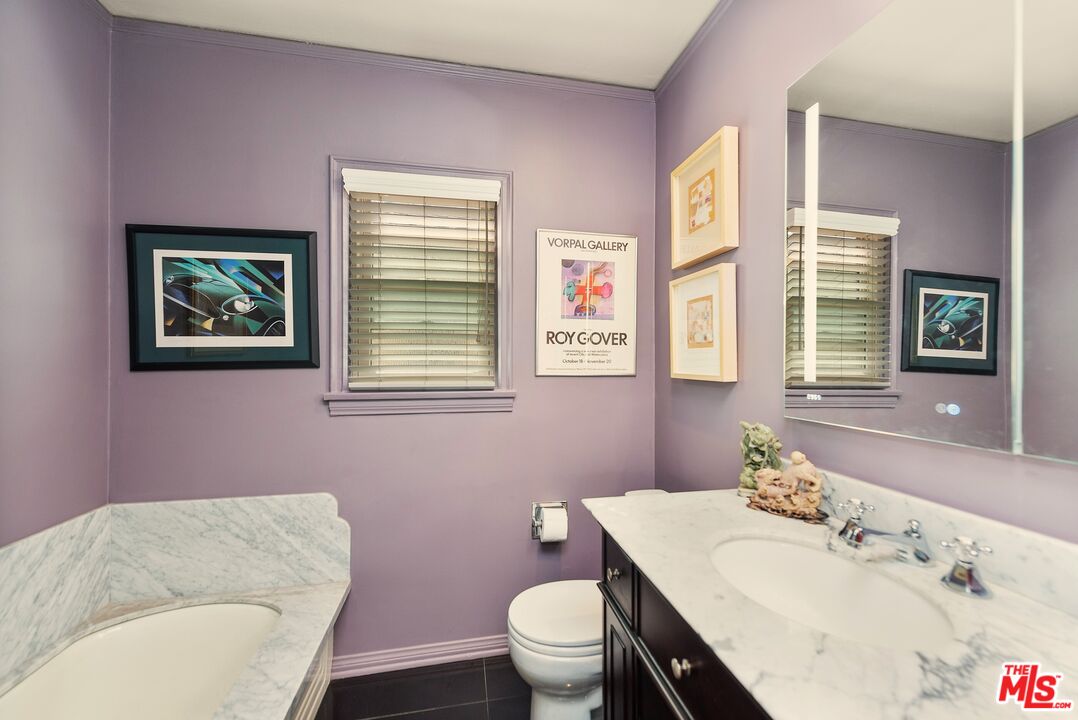 5962 San Vicente Blvd Unit: 2