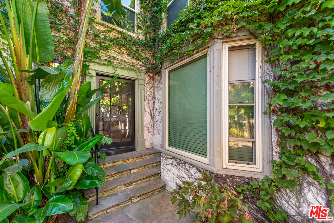 5962 San Vicente Blvd Unit: 2