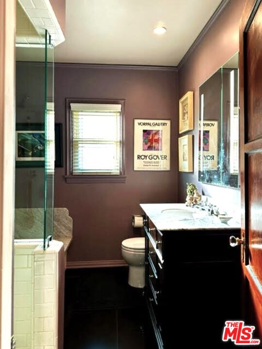 5962 San Vicente Blvd Unit: 2