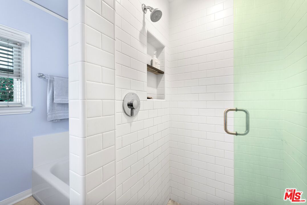 5962 San Vicente Blvd Unit: 3