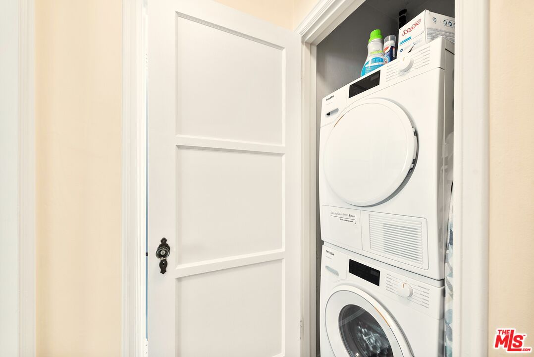 5962 San Vicente Blvd Unit: 3