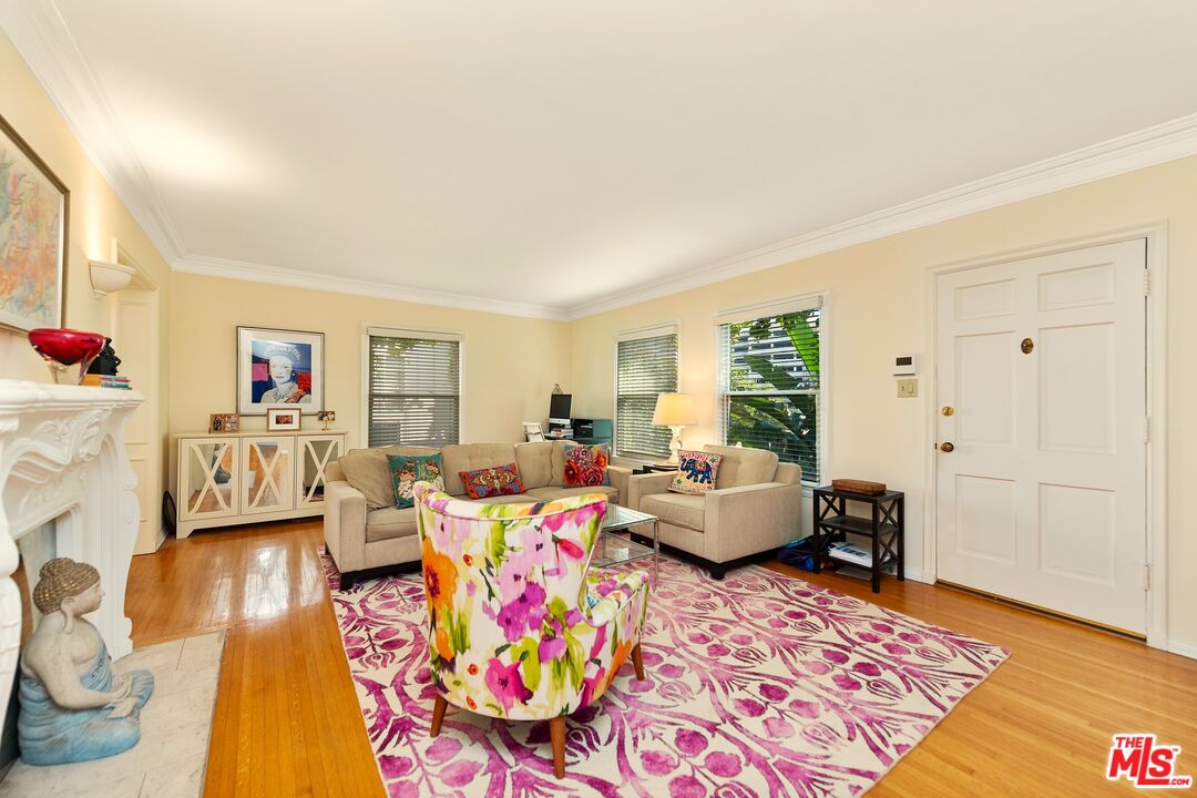 5962 San Vicente Blvd Unit: 3