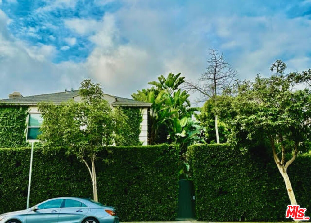 5962 San Vicente Blvd Unit: 3