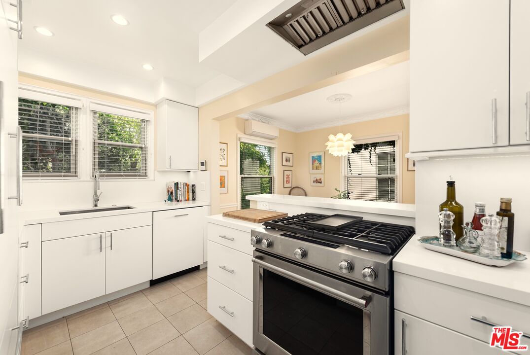 5962 San Vicente Blvd Unit: 3