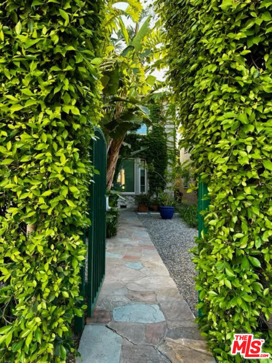 5962 San Vicente Blvd Unit: 3