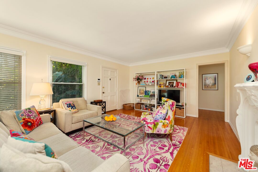 5962 San Vicente Blvd Unit: 3