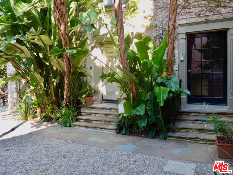 5962 San Vicente Blvd Unit: 3