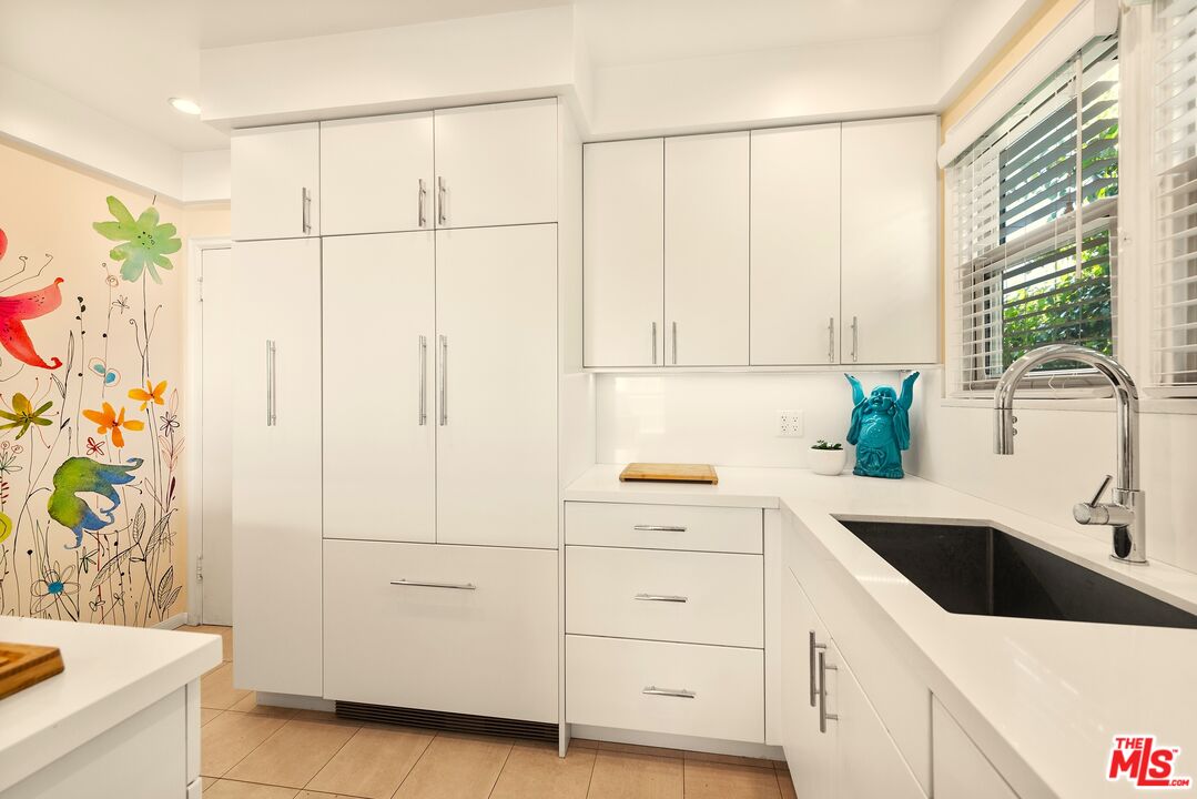 5962 San Vicente Blvd Unit: 3