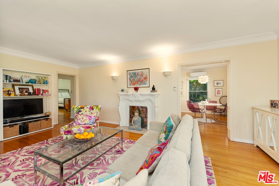 5962 San Vicente Blvd Unit: 3