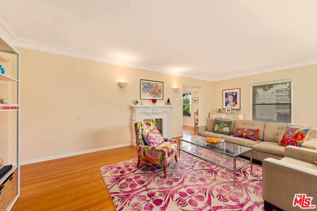 5962 San Vicente Blvd Unit: 3