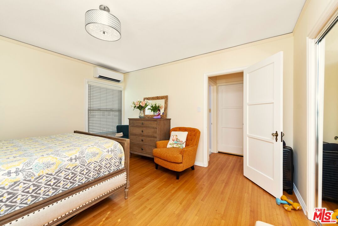 5962 San Vicente Blvd Unit: 3