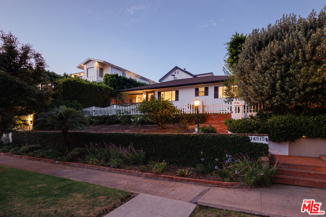 14815 Bestor Blvd