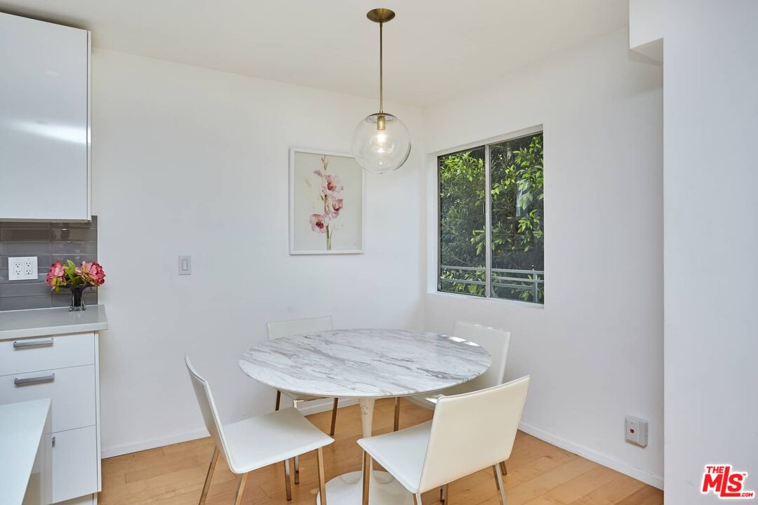 1250 N Kings Rd Unit: 401