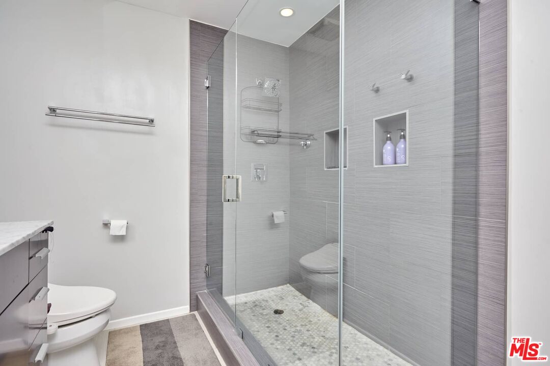 1250 N Kings Rd Unit: 401