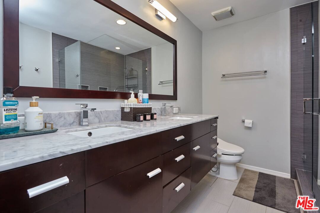 1250 N Kings Rd Unit: 401