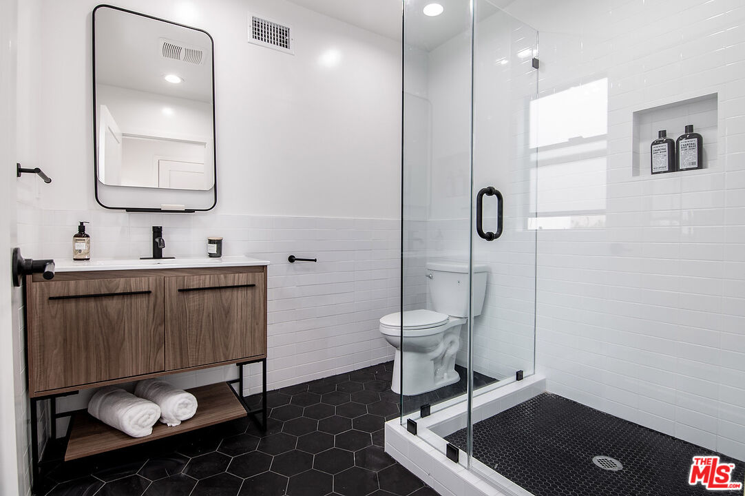 261 S Orange Dr Unit: 261