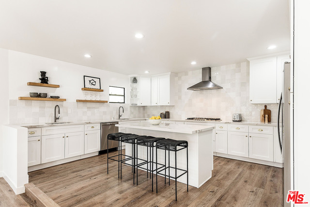 261 S Orange Dr Unit: 261