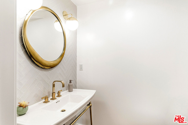 261 S Orange Dr Unit: 261