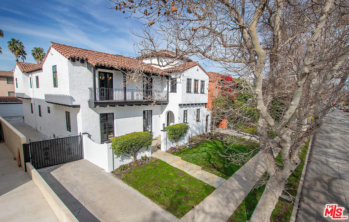 261 S Orange Dr Unit: 261