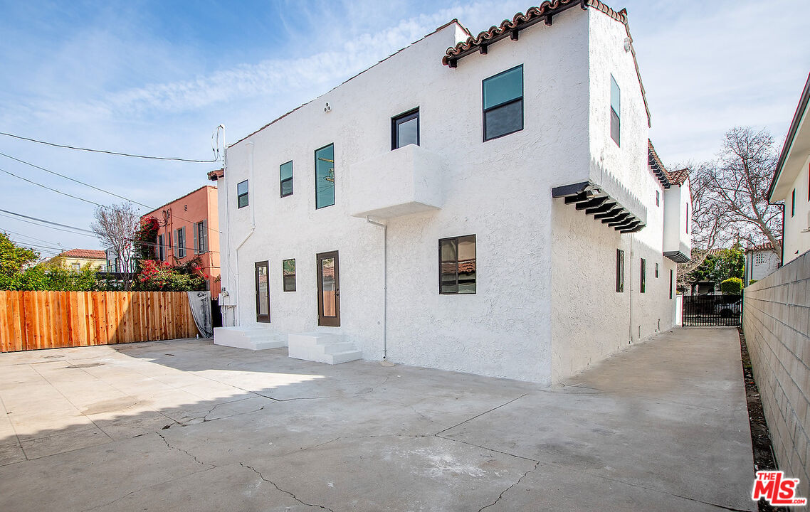 261 S Orange Dr Unit: 261