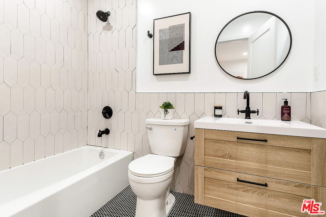 261 S Orange Dr Unit: 261