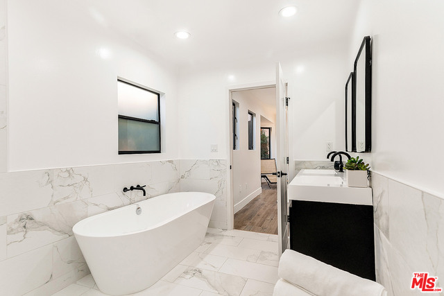 261 S Orange Dr Unit: 261