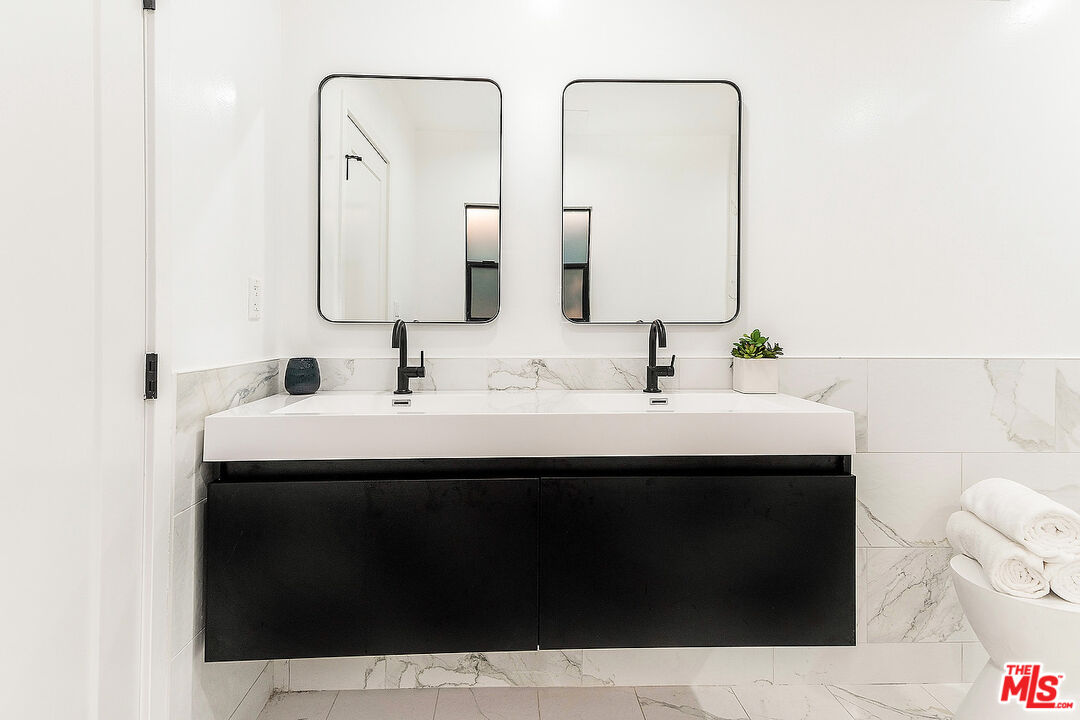 261 S Orange Dr Unit: 261