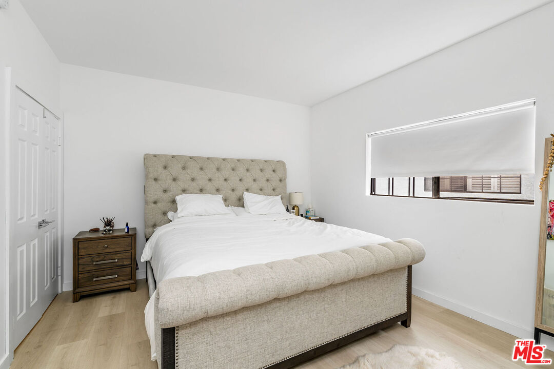 1221 N Sycamore Ave Unit: 10