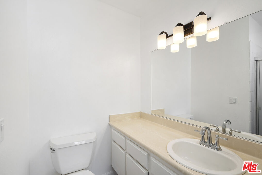 576 Spring Rd Unit: 70