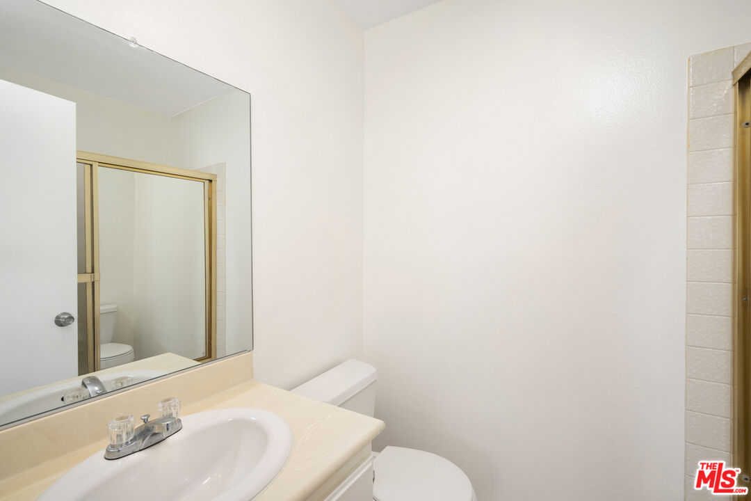 576 Spring Rd Unit: 70