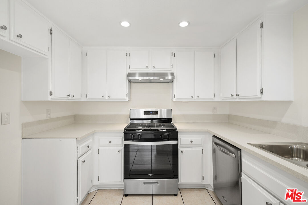 576 Spring Rd Unit: 70