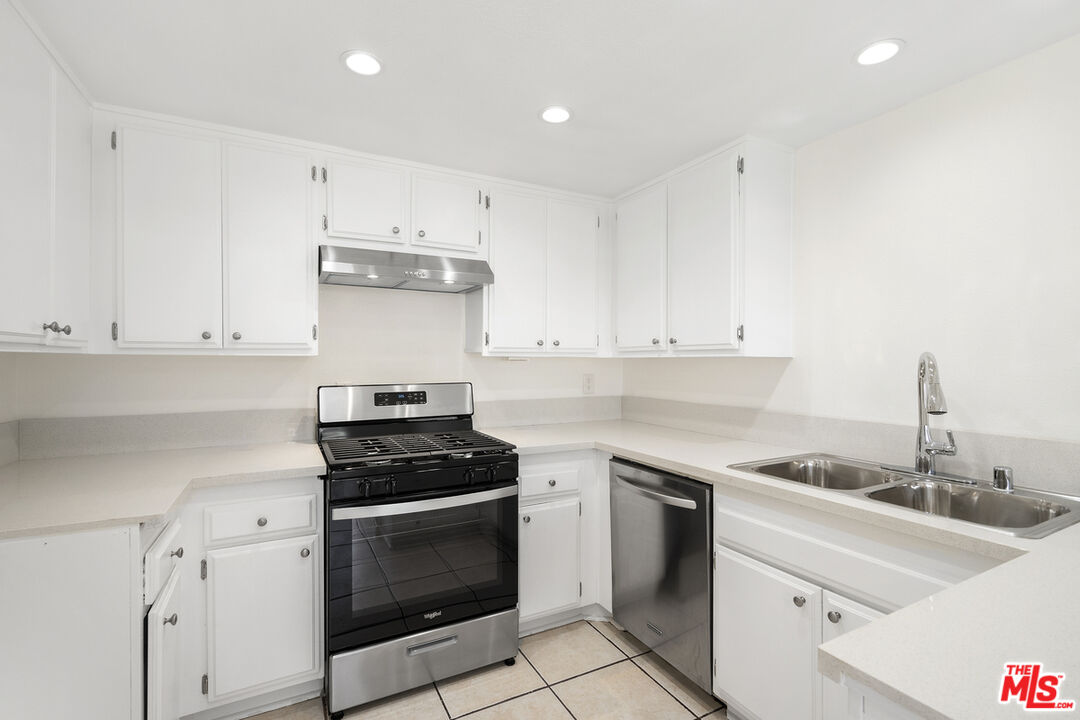 576 Spring Rd Unit: 70