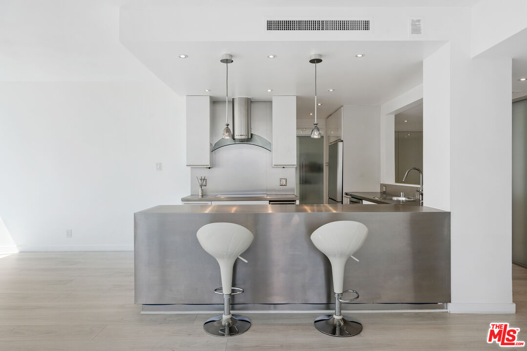 10433 Wilshire Blvd Unit: 601