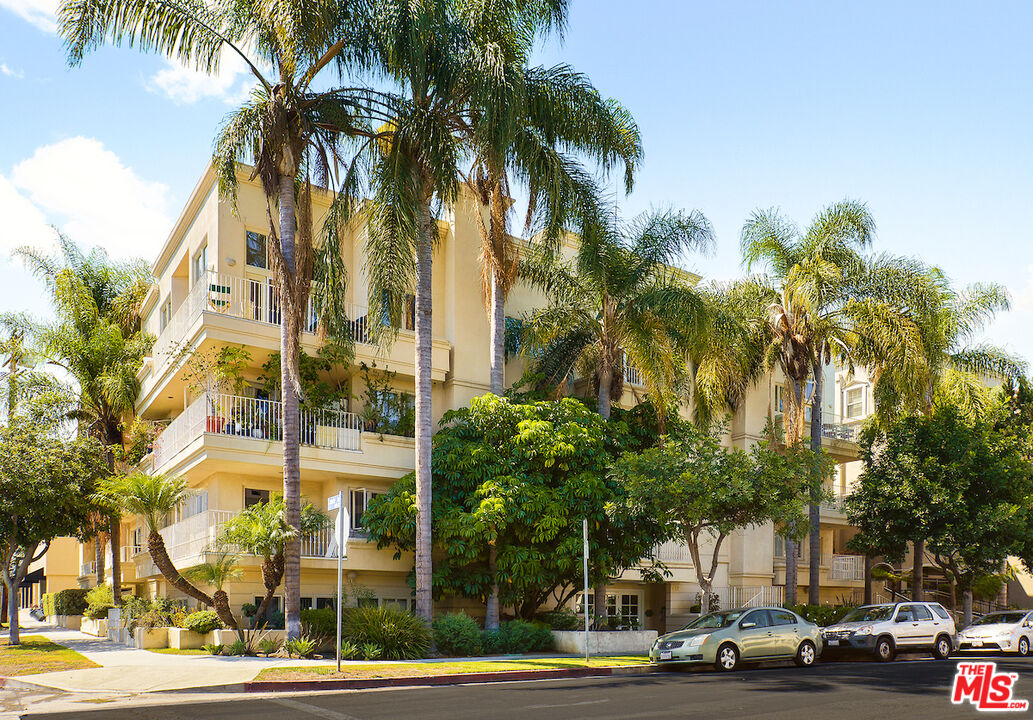 435 Arnaz Dr Unit: 104