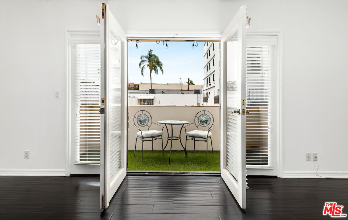 435 Arnaz Dr Unit: 104