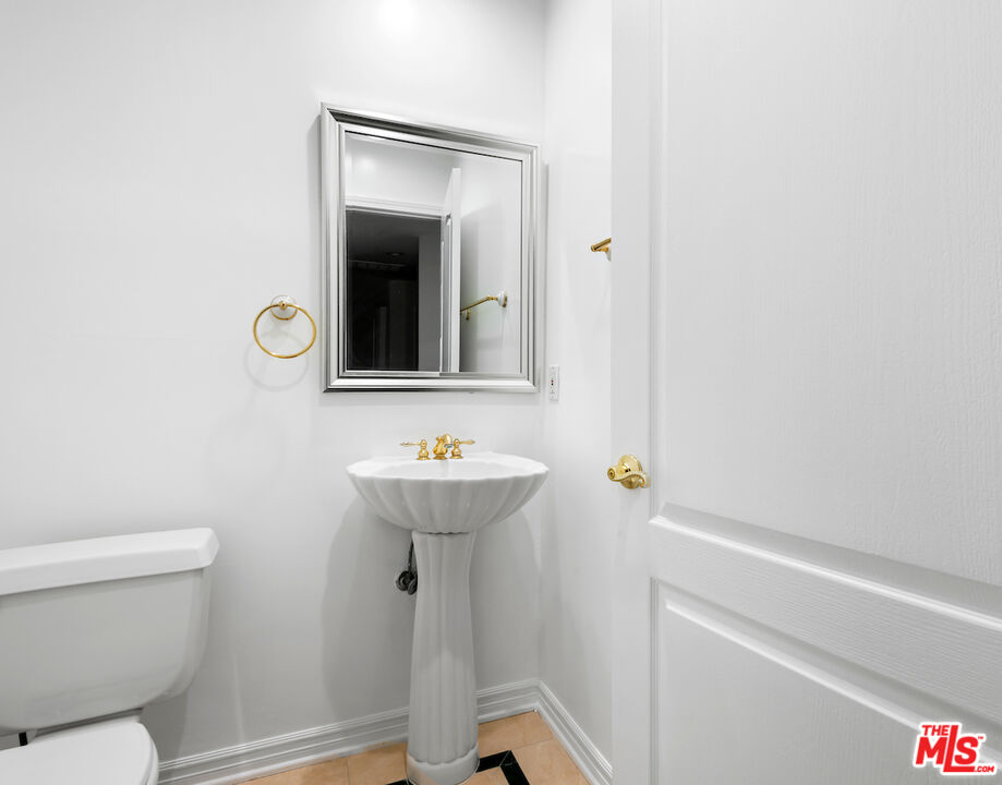 435 Arnaz Dr Unit: 104