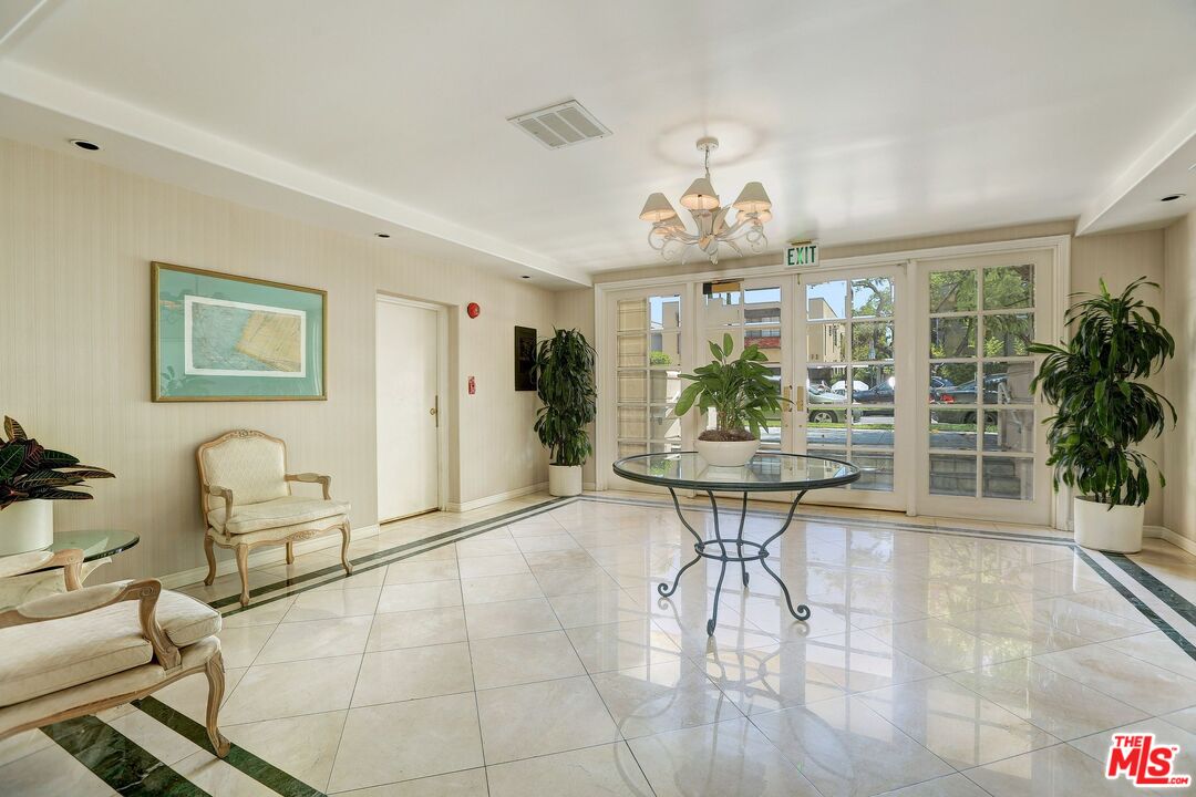 435 Arnaz Dr Unit: 104