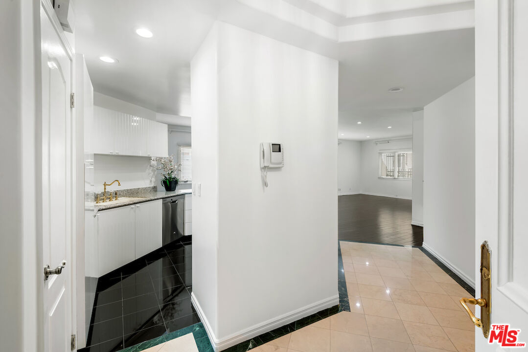 435 Arnaz Dr Unit: 104