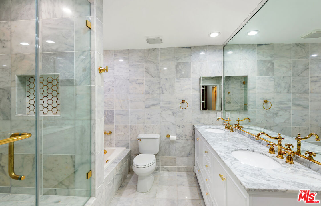 435 Arnaz Dr Unit: 104