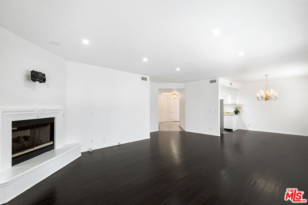 435 Arnaz Dr Unit: 104