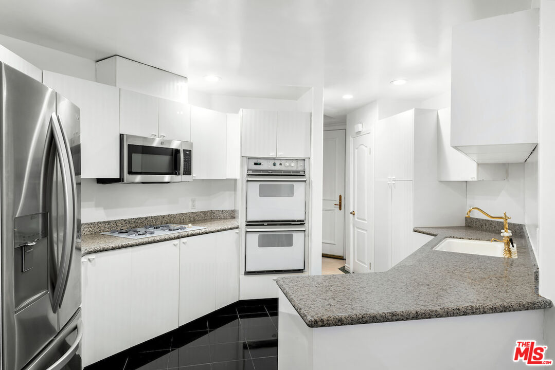 435 Arnaz Dr Unit: 104