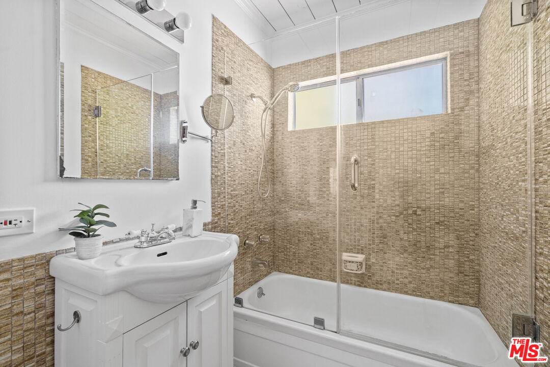 4601 Inglewood Blvd Unit: 1