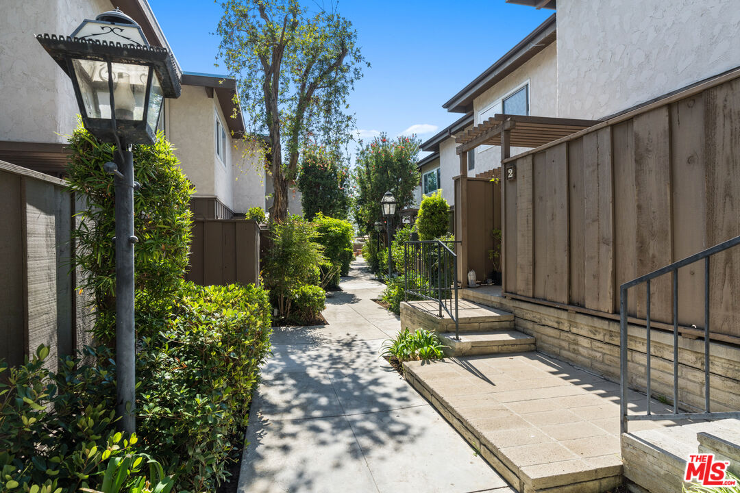 4601 Inglewood Blvd Unit: 1