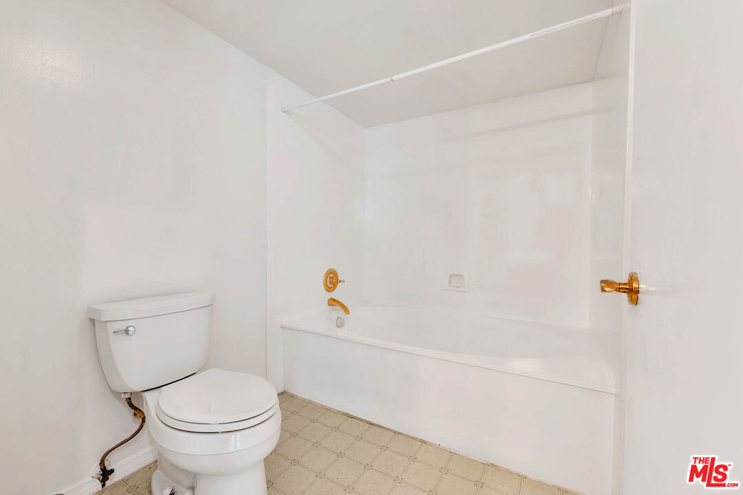 1740 Malcolm Ave Unit: 303