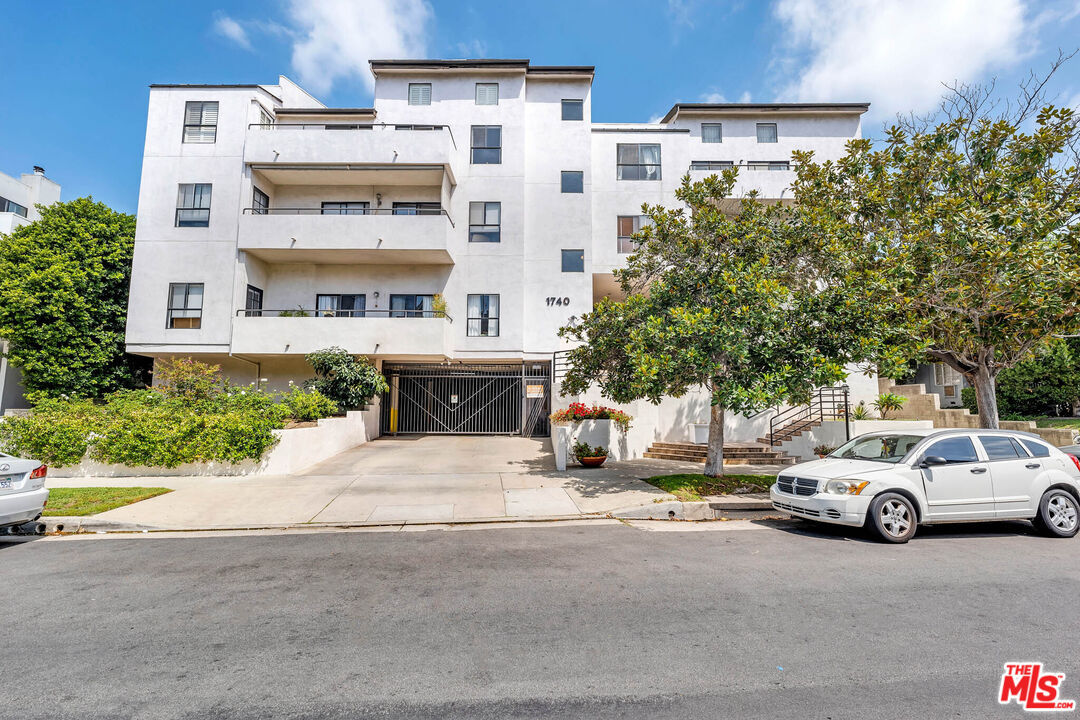 1740 Malcolm Ave Unit: 303