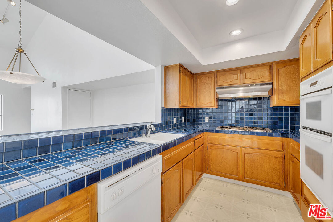 1740 Malcolm Ave Unit: 303